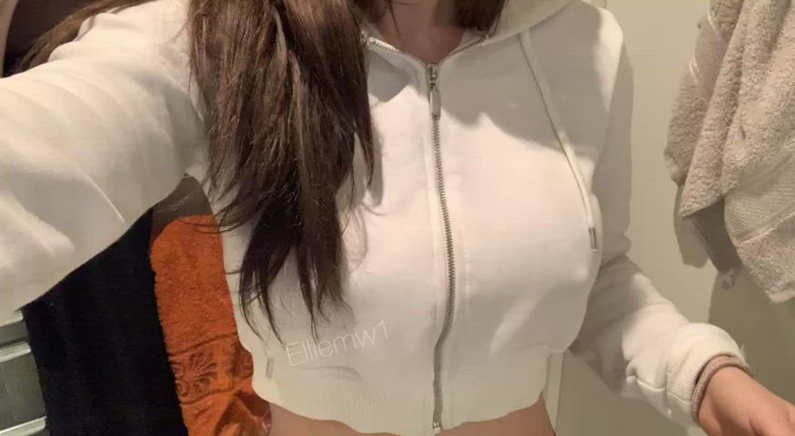 I’m Ellie and I have big tits! 🍒 - free porn video
