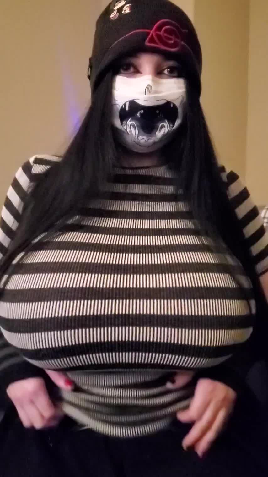 Playing with my huge tiddys - free porn video