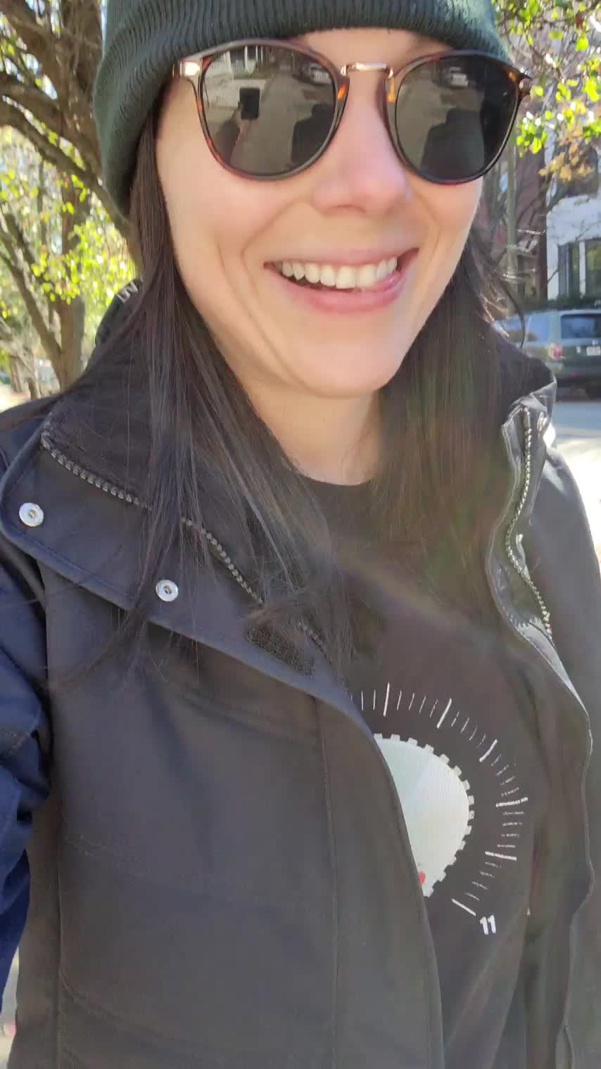 Walking to work has its benefits [GIF] - free porn video