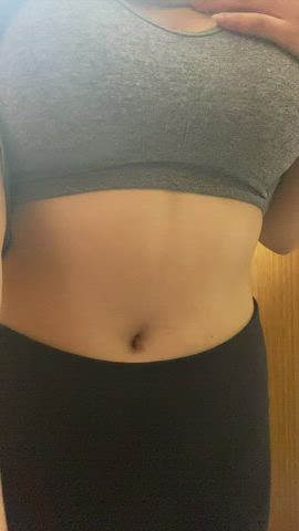 (F21)Quick flash in the gym bathroom today 😳 - free porn video
