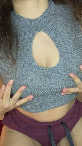 Say hi if u like my big chest, I hope it's at least someone - free porn video