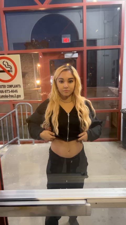 Cashier said I was smoking hot and smoking was not allowed in the establishment - free porn video