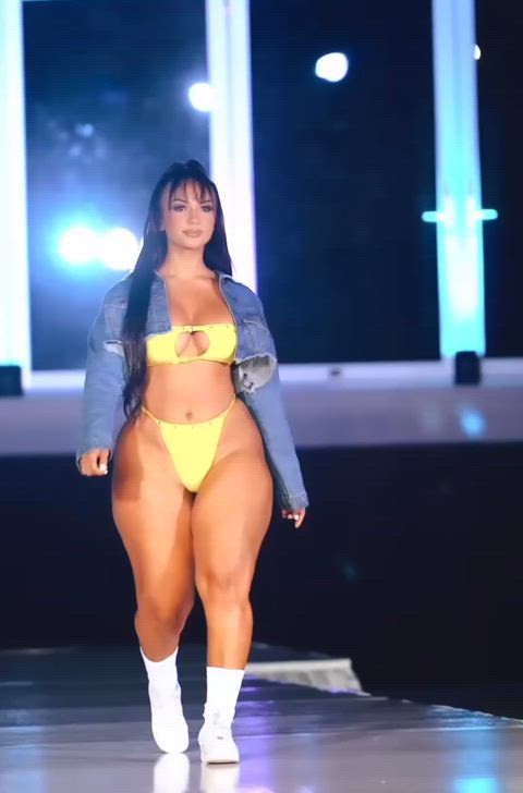 Cami being super thick on the runway again… 😵‍💫 - free porn video