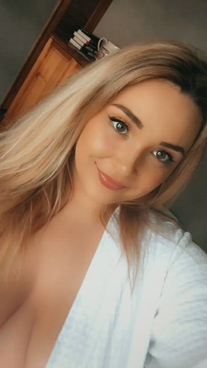 Does anyone still like milfs anymore? 😏 - free porn video