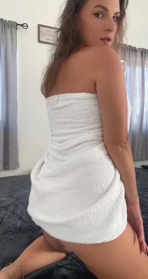 Hand me your cum, honey - free porn video