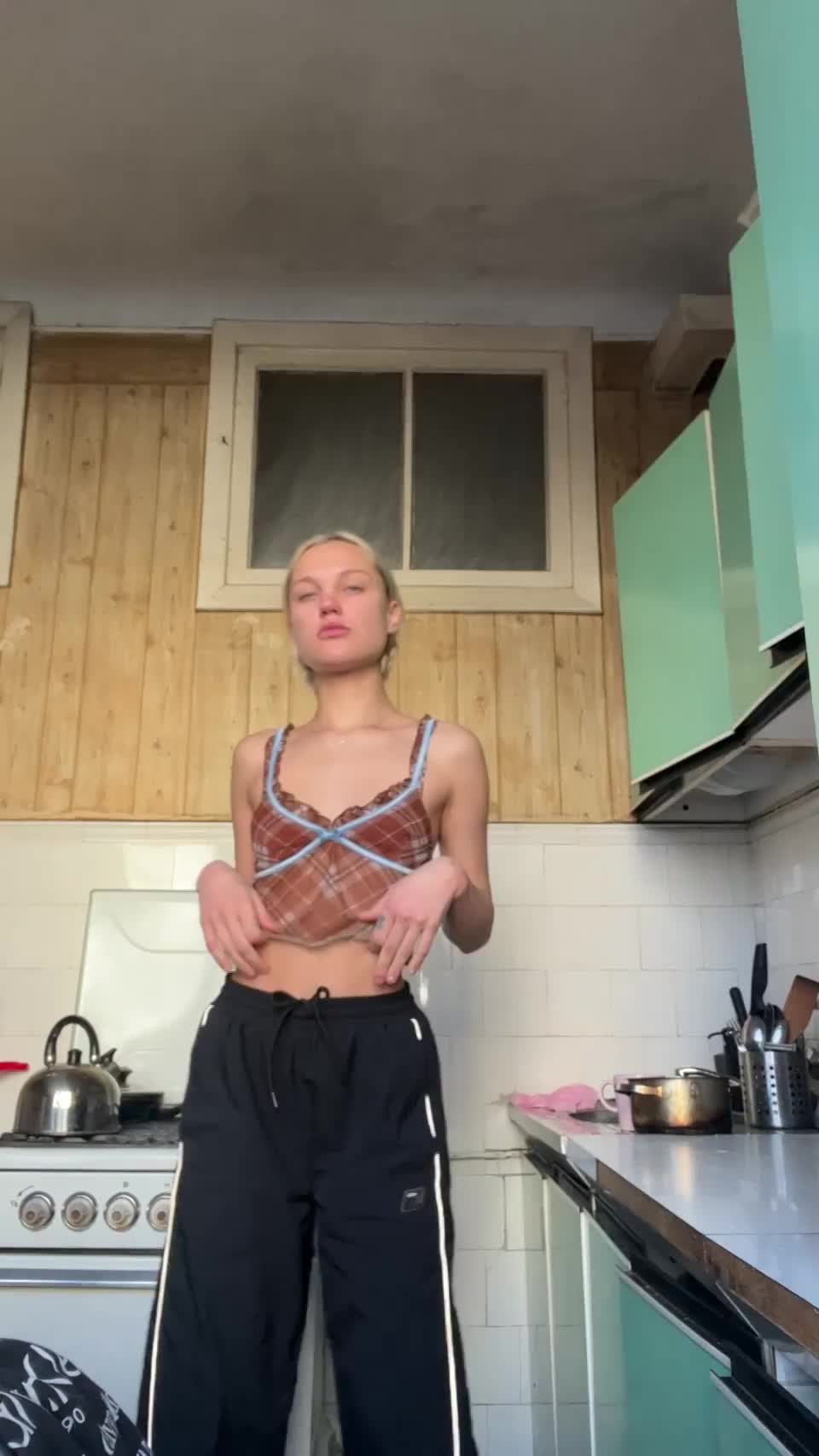 Im just 4'11 89lbs and i can be very handy😘💦 - free porn video