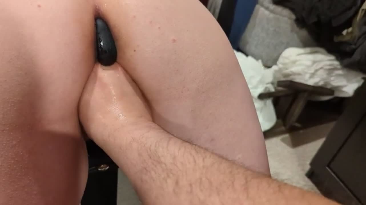 Getting fisted for the first time - free porn video