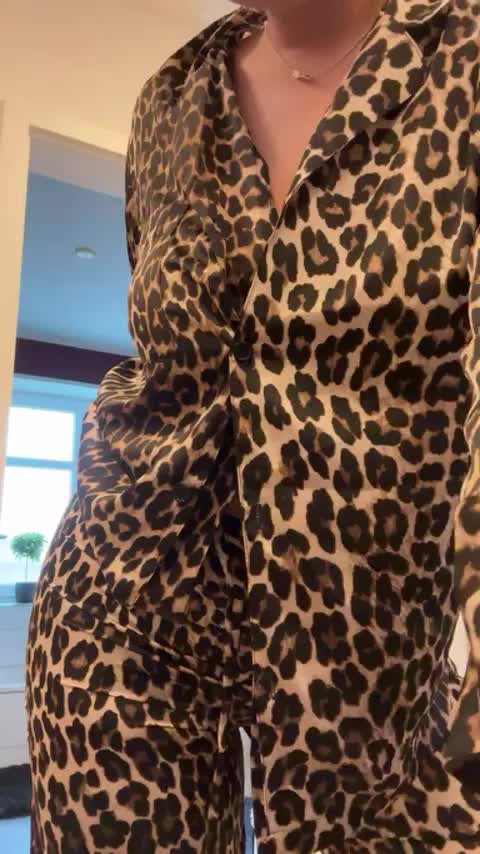 here to help you with your morning wood ;) - free porn video