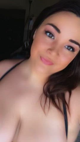 I’m trying to see how many guys I can turn on with my huge natural boobs! - free porn video
