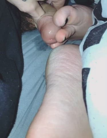 Smooth toes - free porn video