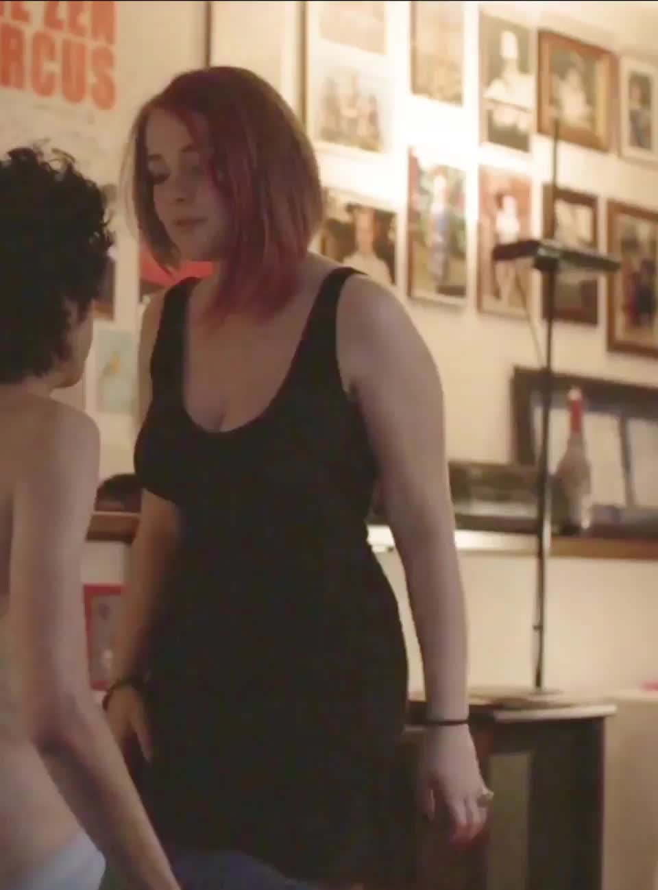 Miriana Raschilla in Short Skin - free porn video