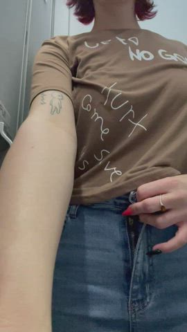 My pussy was just begging to be touched while I’m on my 6 he flight - free porn video