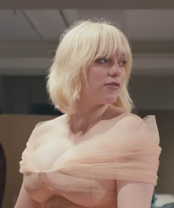 Jerk to billie eilish time. So glad she's embracing what we want - free porn video