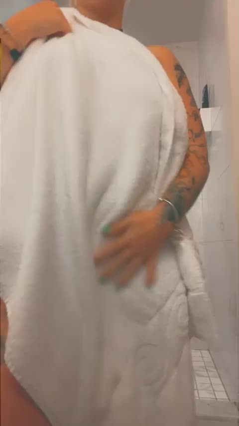Breed me Against the wall or on the countertop - free porn video