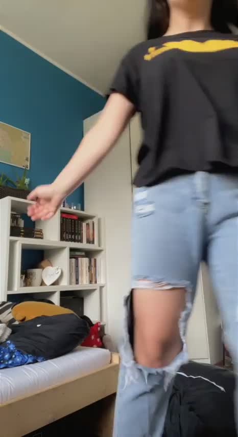 Hi daddy, watch me undressing for you - free porn video