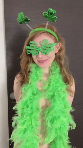 Goofy redhead ready for breeding! - free porn video