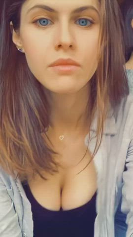 Alexandra Daddario bouncing - free porn video