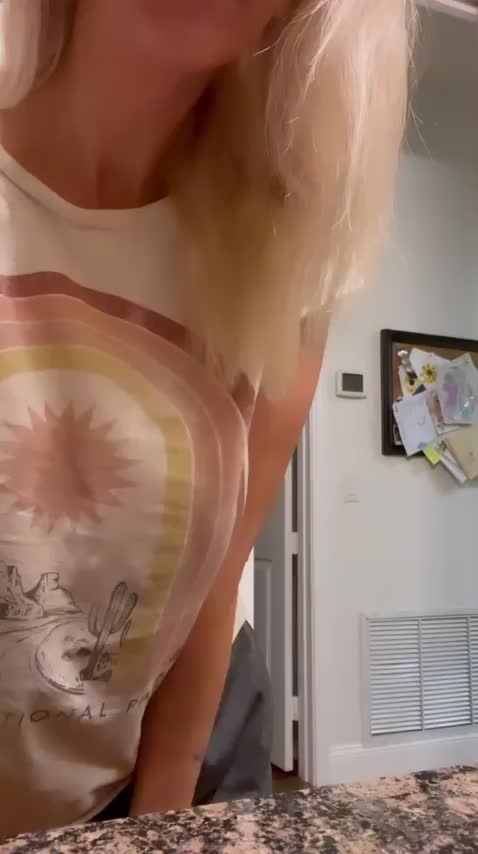 The always horny mom who loves her nipples sucked - free porn video