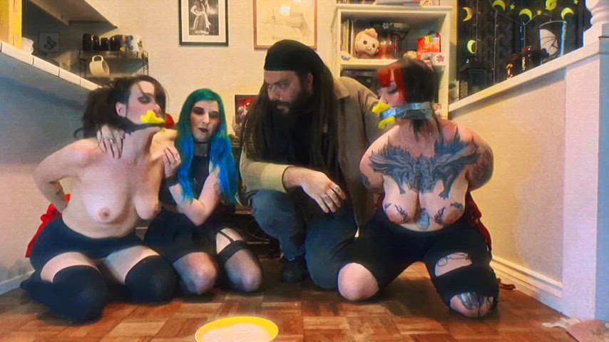 Clean the floor, now kiss - free porn video