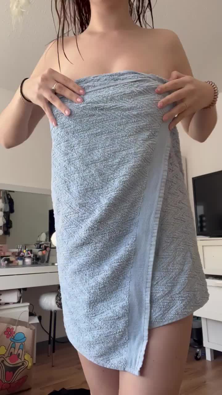 Last comment get this video without towel 🥰 - free porn video