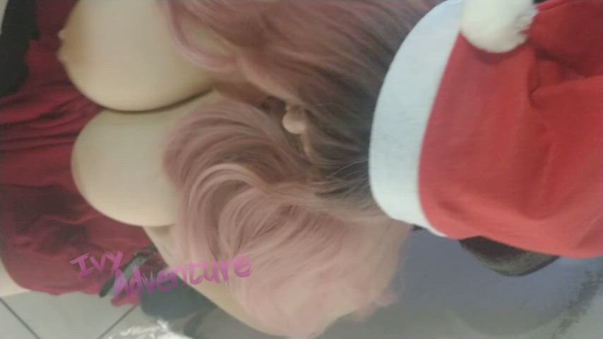Mommy claus will suck your dick to cheer you up this xmas 🤶🧑‍🎄🎁 - free porn video