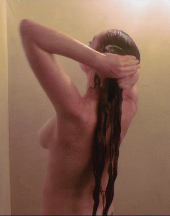 Lindsay Lohan's tits in the shower - free porn video