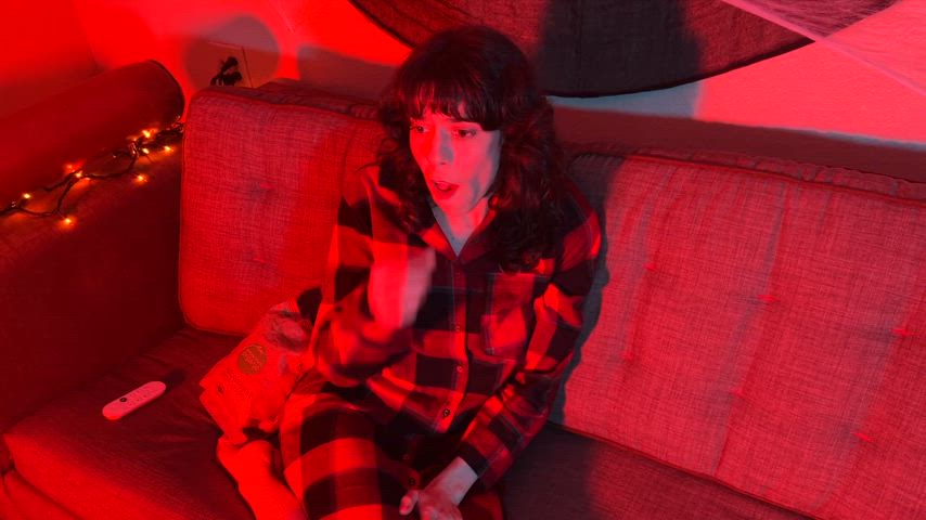 Vera King Tries To Watch A Scary Movie, But Peter Cums On Her Face (Halloween Freeuse Facial) - free porn video