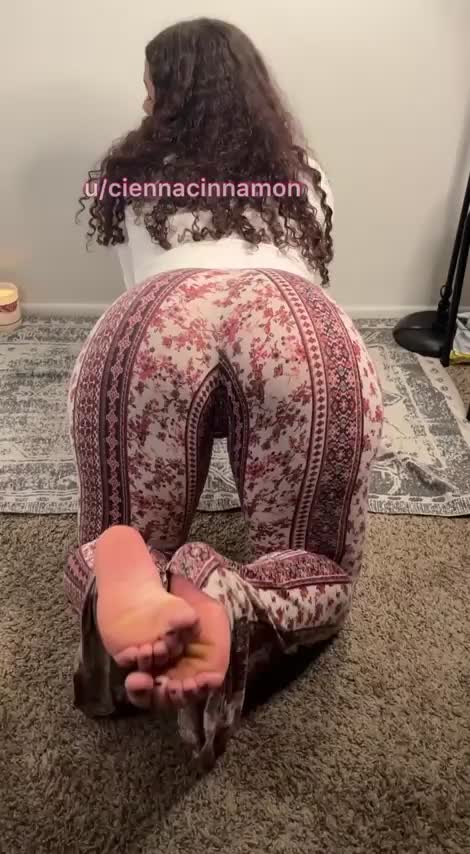 My ass moves more like a liquid than a solid - free porn video