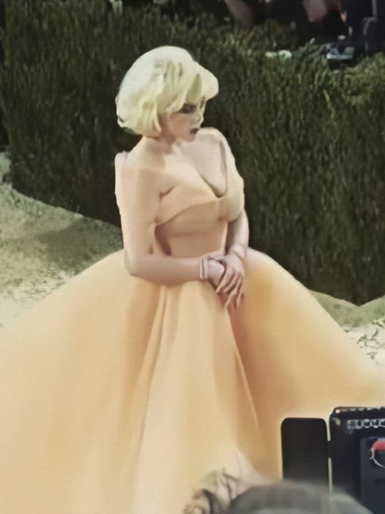 A busty princess [Billie Eilish] - free porn video