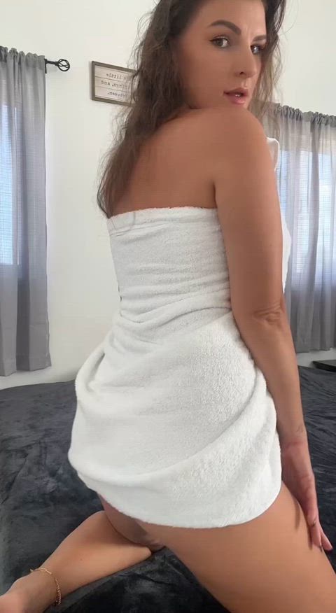 Another day of sharing my horny ass with you - free porn video