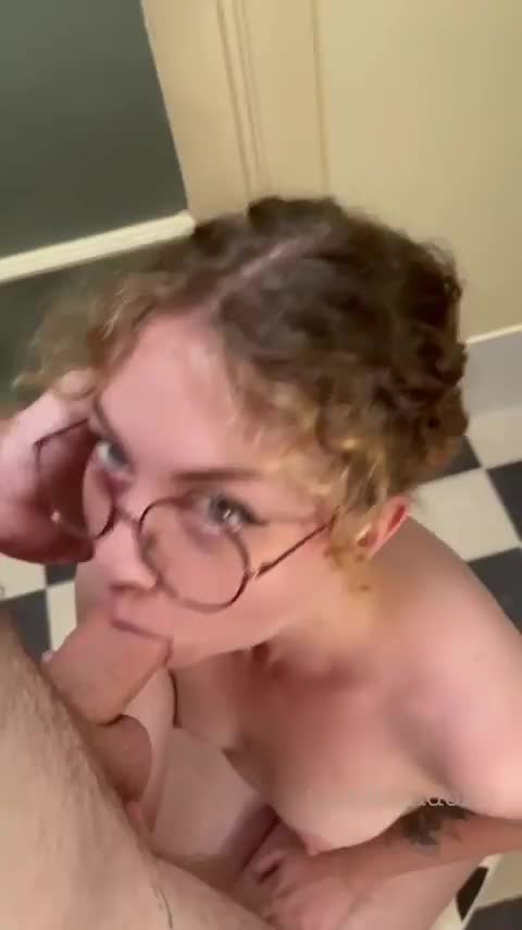 On my knees and there to please 😋 - free porn video