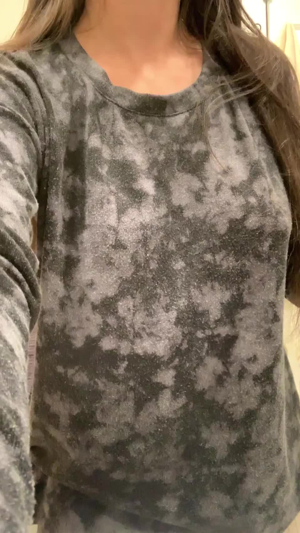 Big titties in oversize tees 🥰🍒 - free porn video