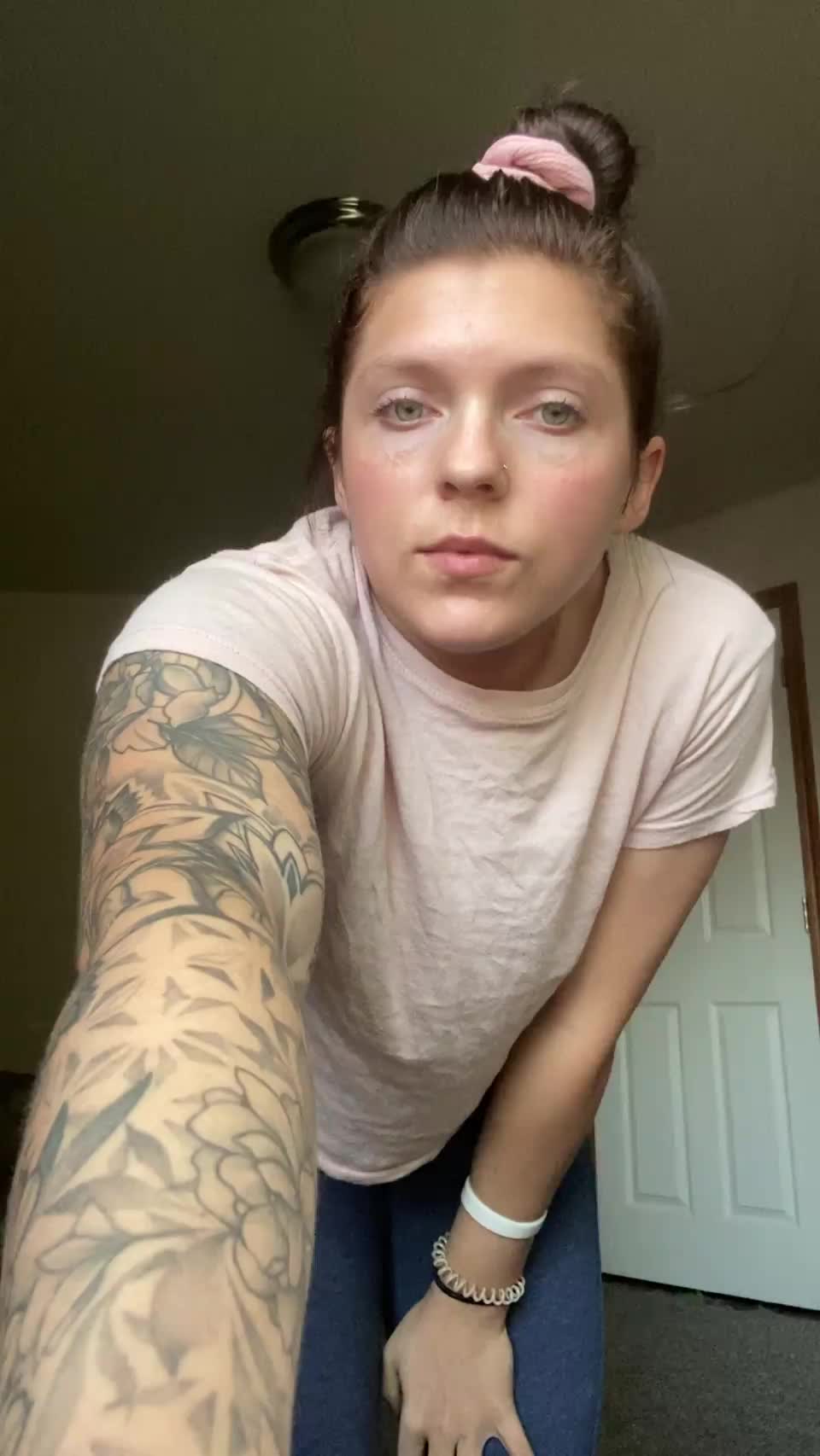 Stroke and edge to my thick ass - free porn video