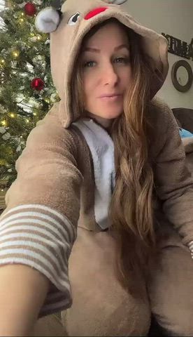 Heard you wanted a MILF with natural tits for Christmas - free porn video