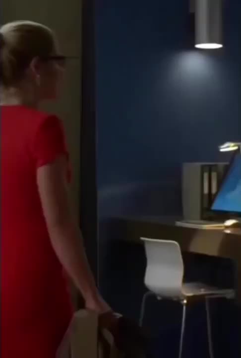 Emily Bett Rickards as Felicity Smoak is one of the most fuckable characters ever put on screen - free porn video