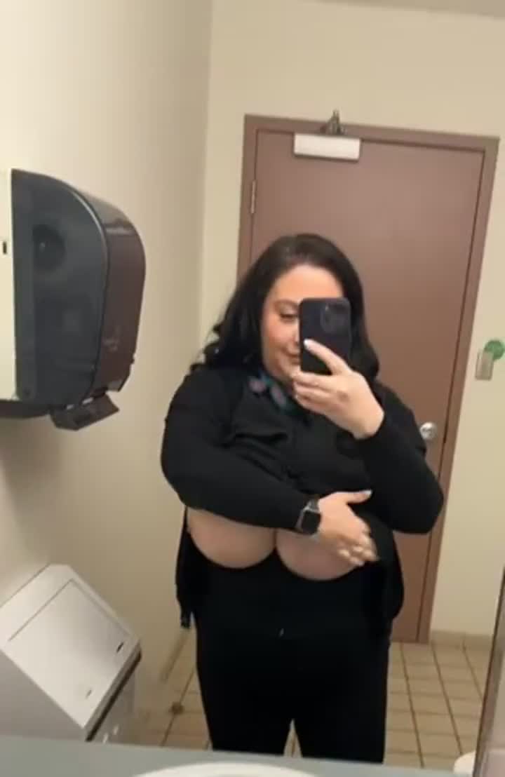 Horny at work ♥️ - free porn video