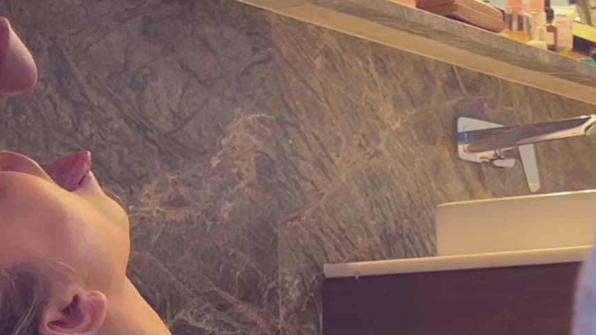 Bathtime mouthfuls 🤤 - free porn video