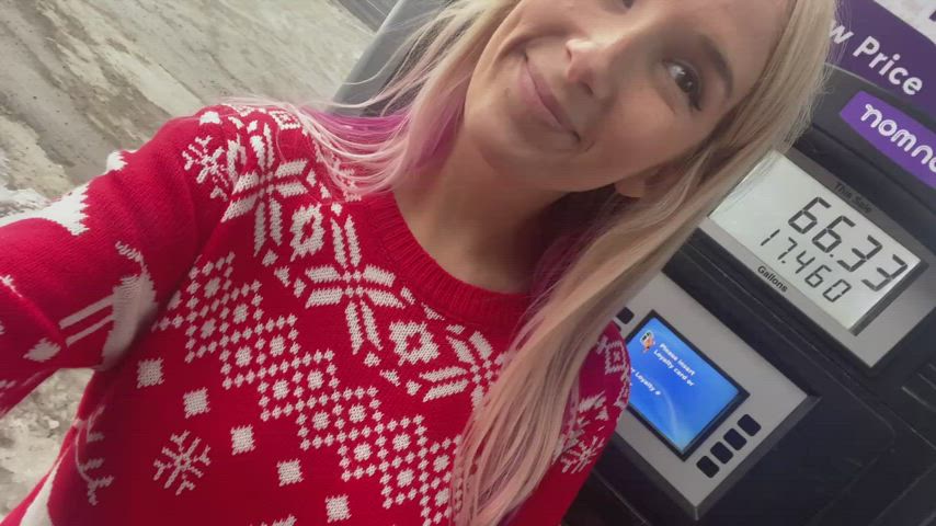 Just a peek while I fill up my car ⛽️ [GIF] - free porn video