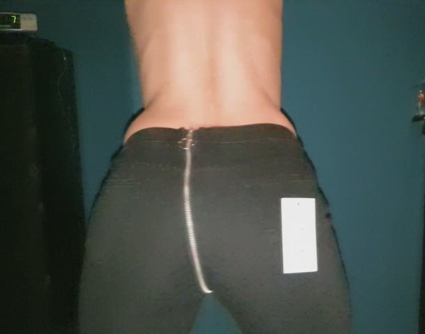 Unzip me and spread my ass - free porn video
