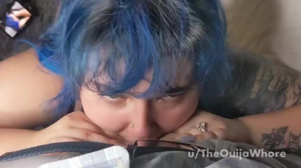 Look into my eyes while I suck you! - free porn video