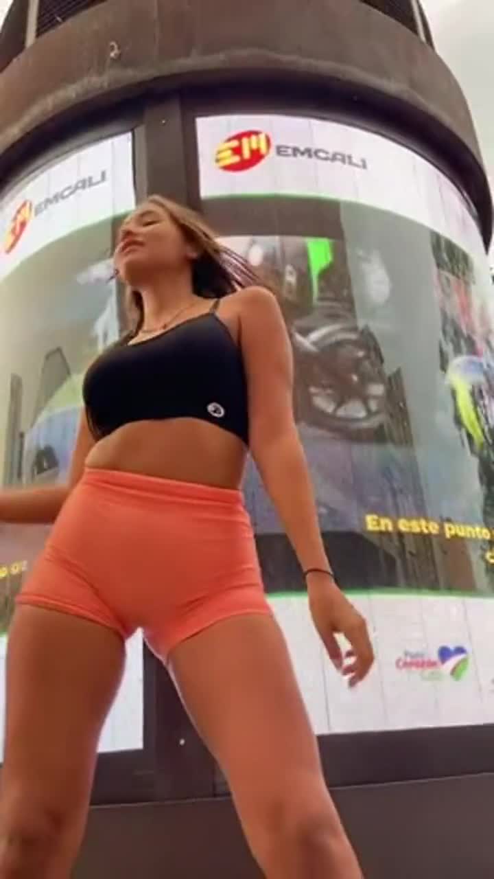 This is how Shakira's song is danced [ Spamdex ] - free porn video