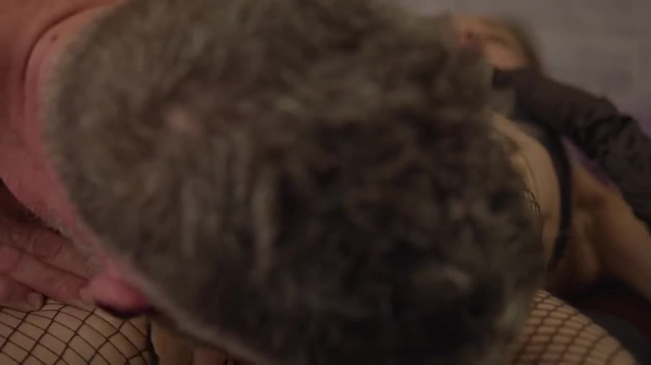 He cleans my pussy up well, don't you think? - free porn video