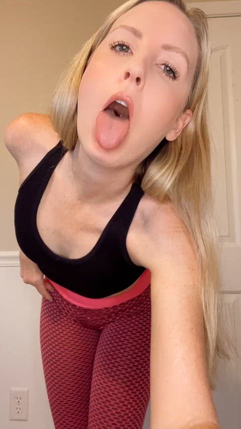 Playing a little dress up with this booty! - free porn video