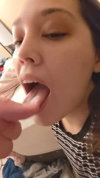 If I get a huge load of cum in my mouth I have to try to blow a huge cum bubble lol it just feels right 🤤 - free porn video