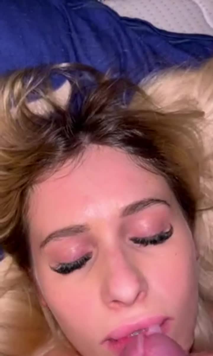 Got my pretty face covered by guy I met on gym - free porn video