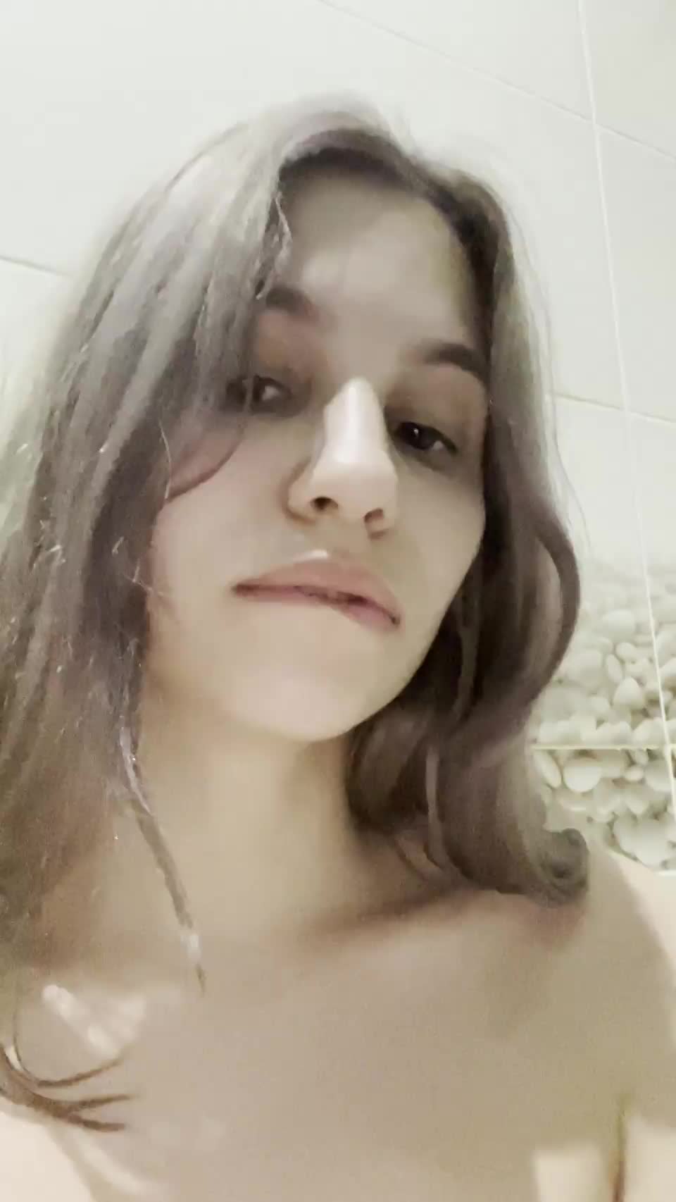 I think i have pretty huge boobs for a 18 y/o🙈 - free porn video