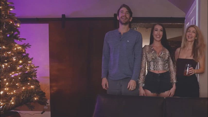 [FFM]🎄Have Yourself a Merry Little 3-Some, Part 1: "Nice and Oily When We Kiss" - free porn video