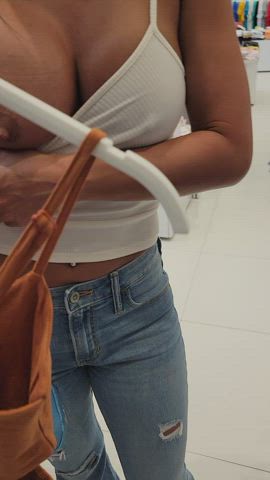 Flashing at the clothing store [gif] - free porn video