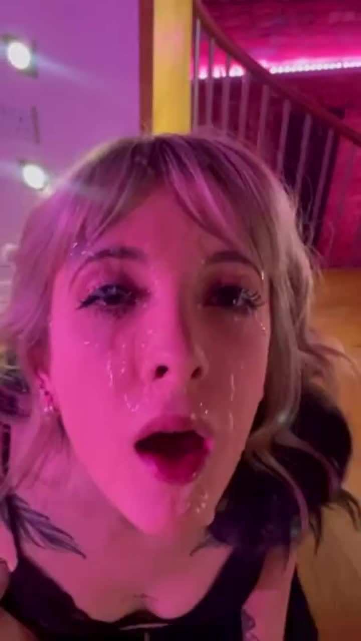 I got this facial, then made myself cum while it was still on my face like the cumslut I am 😋 - free porn video