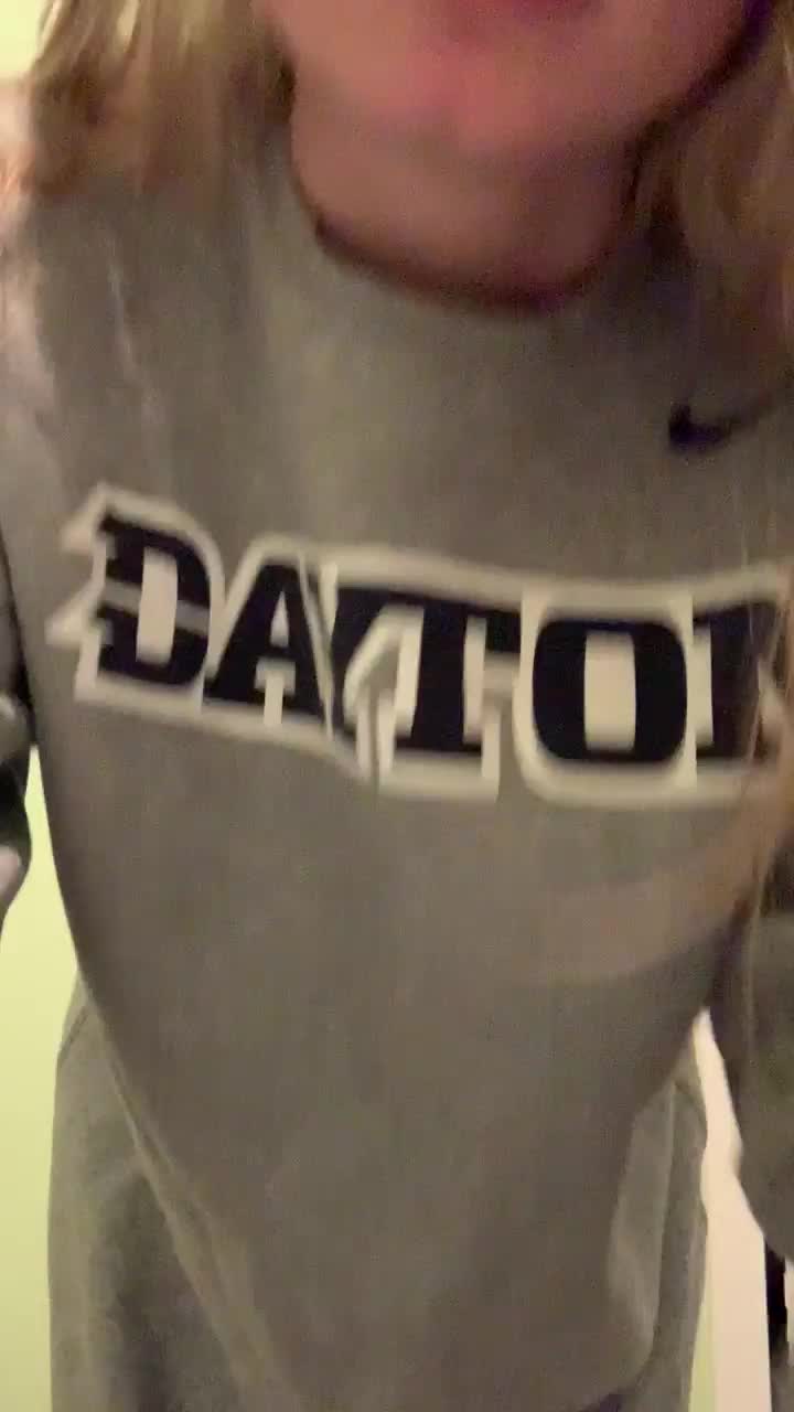 Love to walk around with no underwear - free porn video